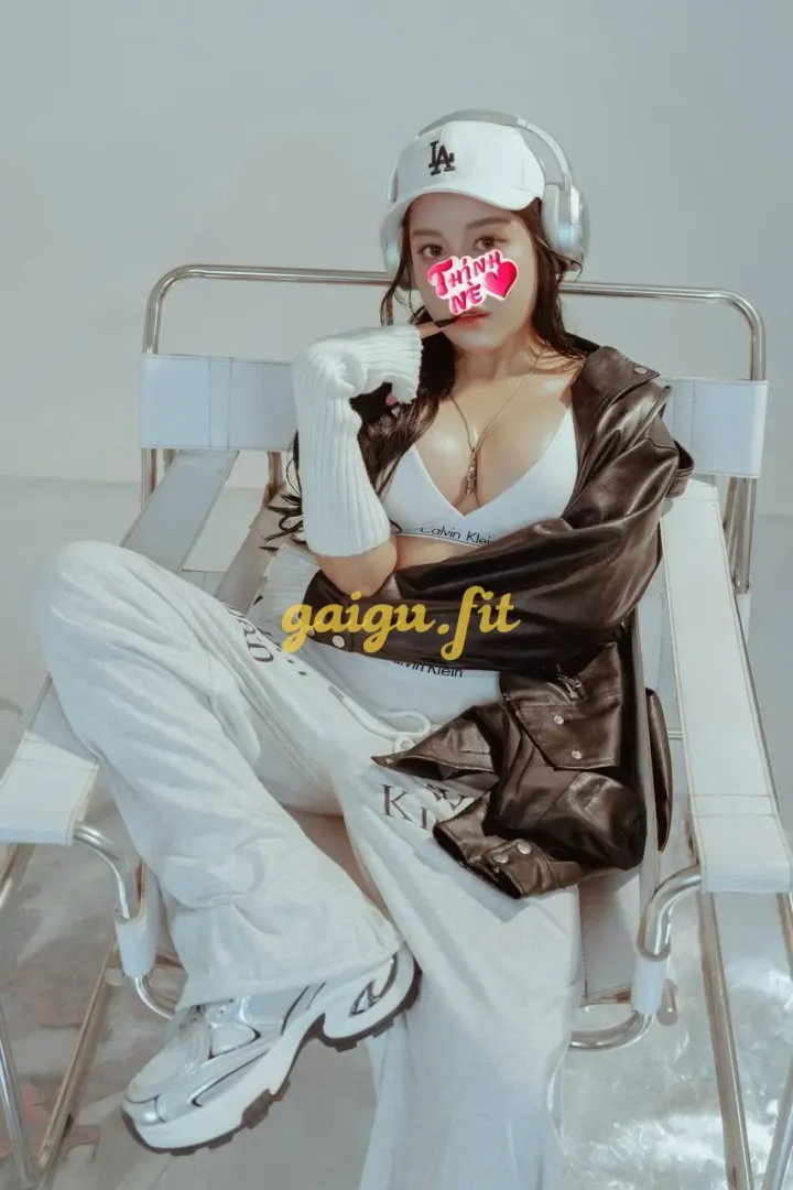Khánh Huyền 3